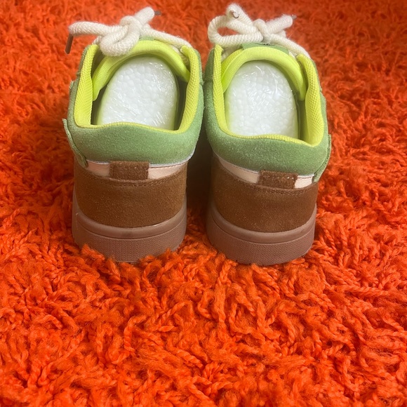 Sneakers - Picture 5 of 6